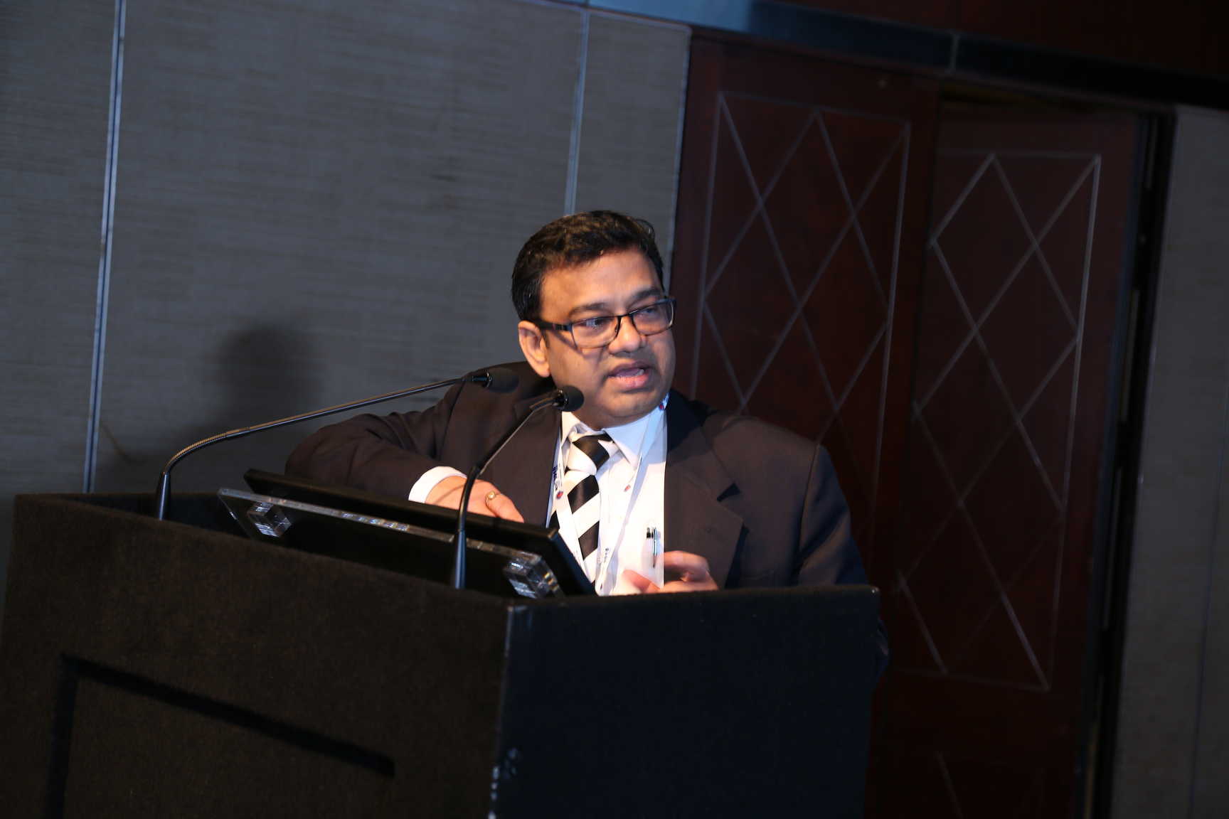 Dr.Viveka Kumar participating in csinic-2016, sharing insights in Senior Interventional Cardiologist
